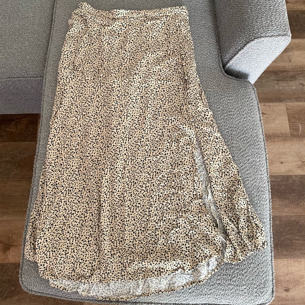 AE skirt